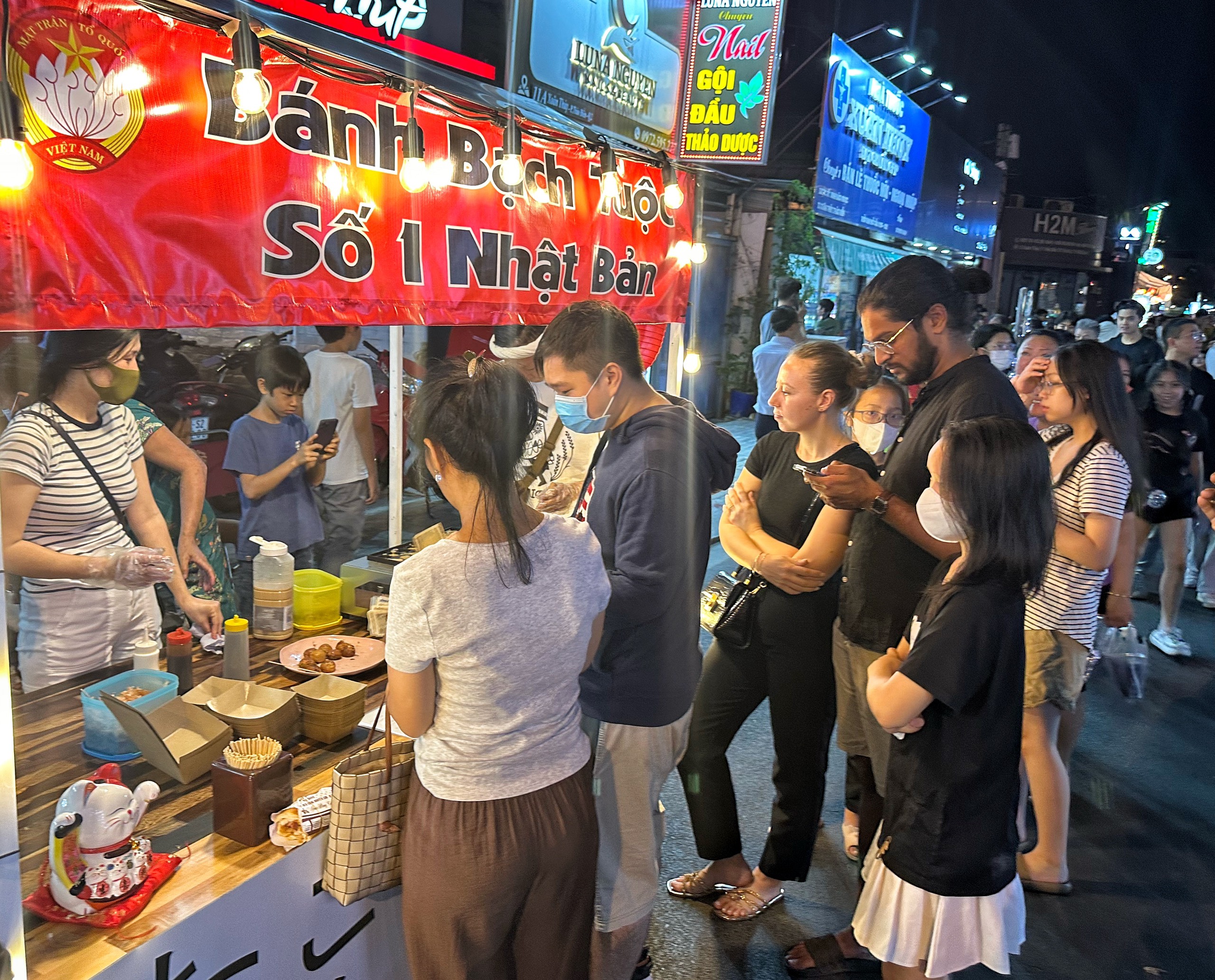 Phố đêm Thảo Điền 'mới toanh' vừa khai trương: Các món ăn có gì hấp dẫn?- Ảnh 3. Phố đêm Thảo Điền 'mới toanh' vừa khai trương: Các món ăn có gì hấp dẫn?- Ảnh 3.