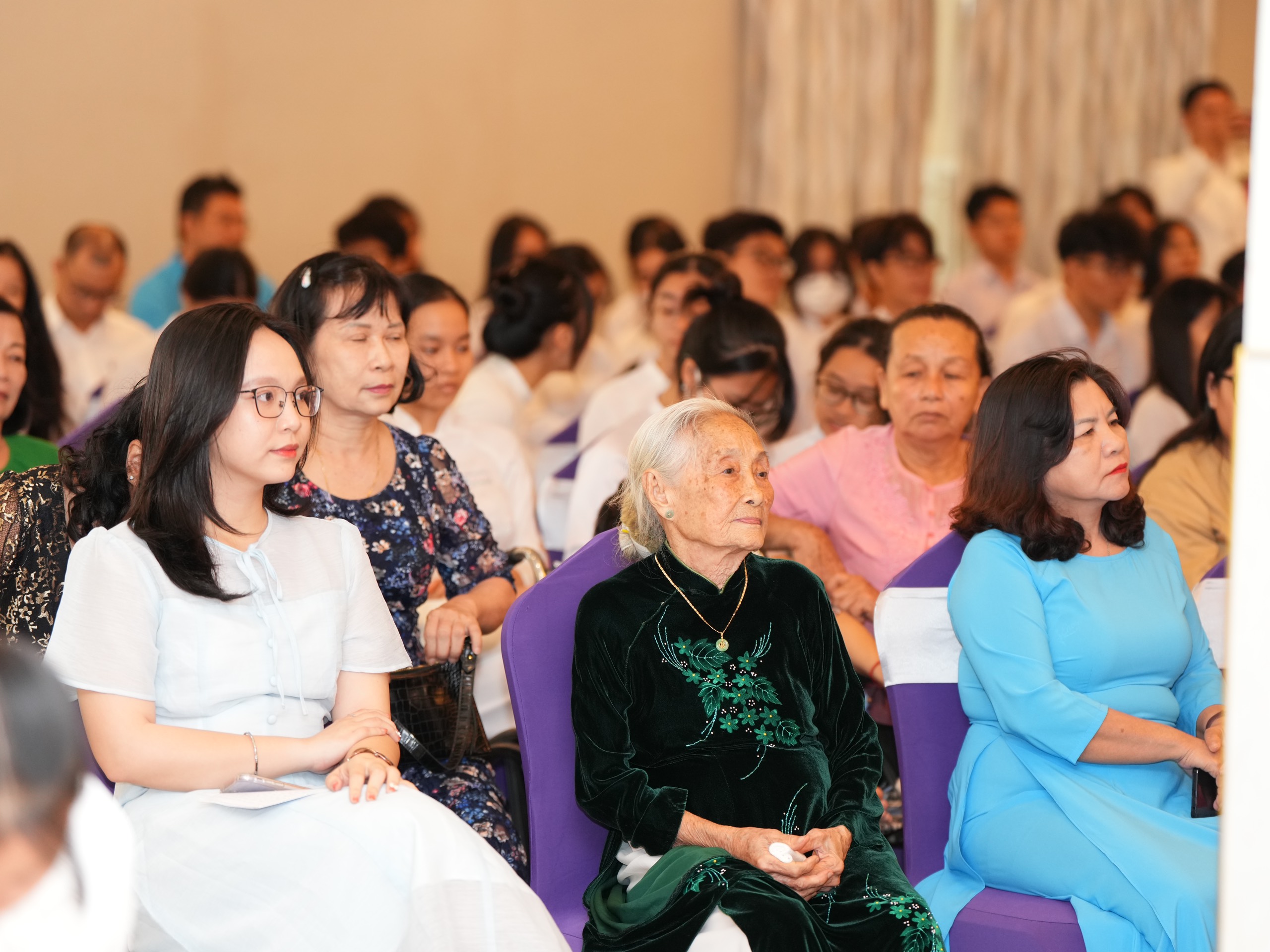 Báo Thanh Niên tổng kết và trao giải cuộc thi viết 'Hào khí miền Đông'- Ảnh 7. Báo Thanh Niên tổng kết và trao giải cuộc thi viết 'Hào khí miền Đông'- Ảnh 7.