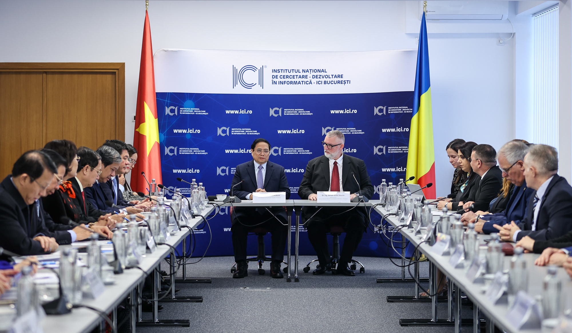 Thủ tướng thăm ICI, thúc đẩy hợp tác đổi mới sáng tạo Việt nam - Romania- Ảnh 2. Thủ tướng thăm ICI, thúc đẩy hợp tác đổi mới sáng tạo Việt nam - Romania- Ảnh 2.