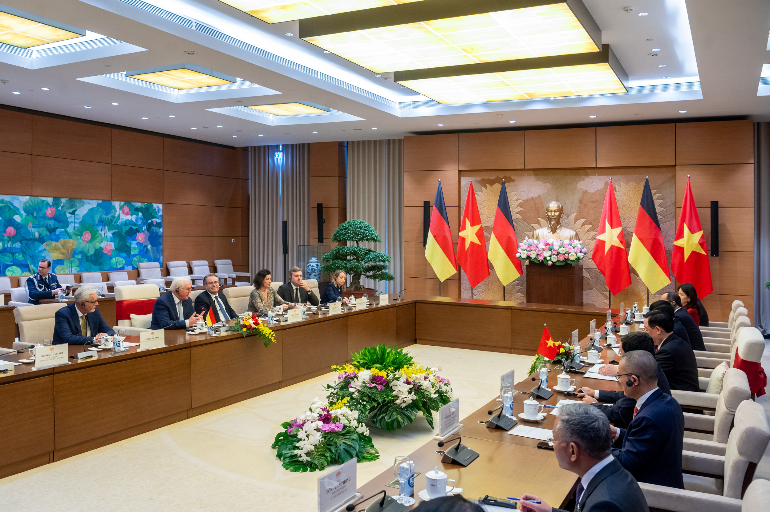 Chủ tịch Quốc hội Vương Đình Huệ hội kiến Tổng thống Đức Frank-Walter Steinmeier- Ảnh 2. Chủ tịch Quốc hội Vương Đình Huệ hội kiến Tổng thống Đức Frank-Walter Steinmeier- Ảnh 2.