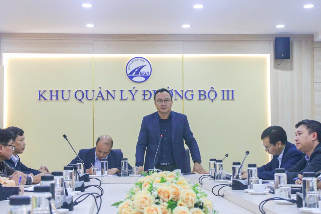 Điều tra nguyên nhân vụ xe khách lao xuống vực ở Đà Nẵng - 2 Điều tra nguyên nhân vụ xe khách lao xuống vực ở Đà Nẵng - 2