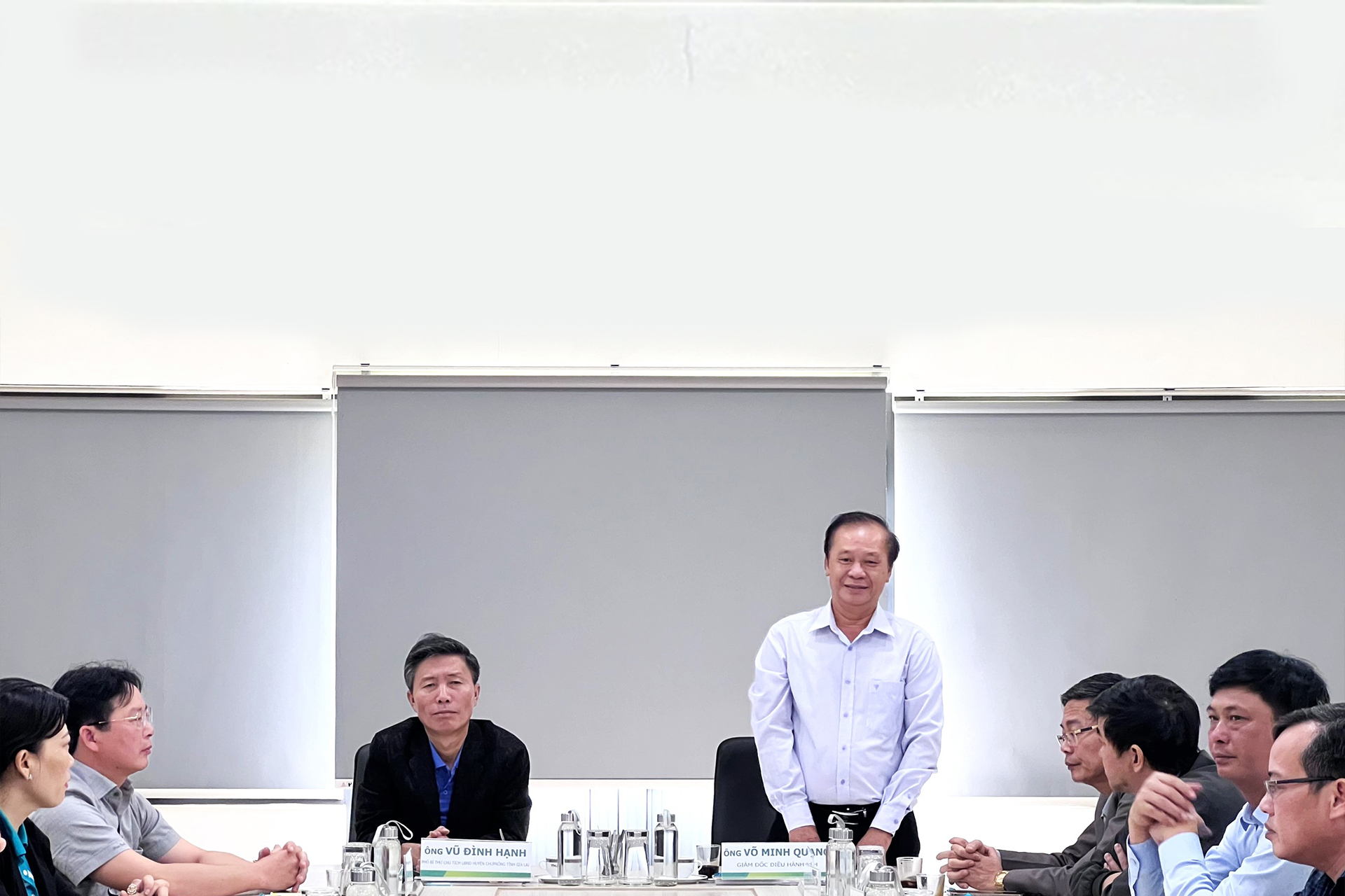 Ông Võ Minh Quang giới thiệu về KLH Ia Puch với đoàn công tác THACO 2