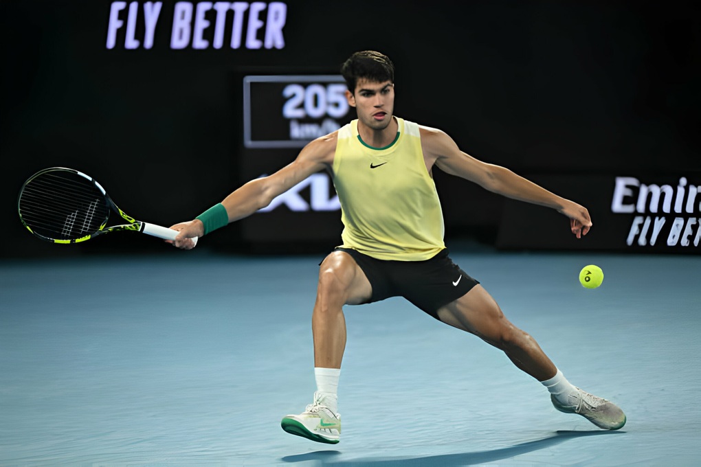 Đánh bại Alcaraz, Zverev cùng Medvedev tranh vé vào chung kết - 2 Đánh bại Alcaraz, Zverev cùng Medvedev tranh vé vào chung kết - 2
