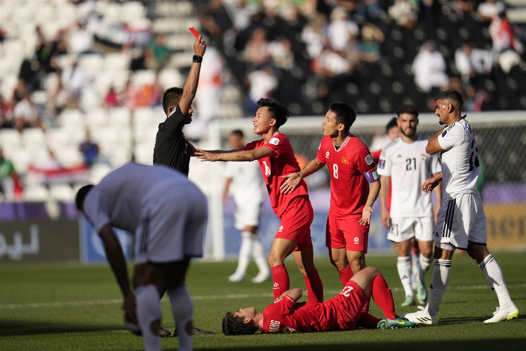 Chuyên gia: Trọng tài V-League yếu, cầu thủ Việt Nam khổ khi gặp VAR - 2 Chuyên gia: Trọng tài V-League yếu, cầu thủ Việt Nam khổ khi gặp VAR - 2