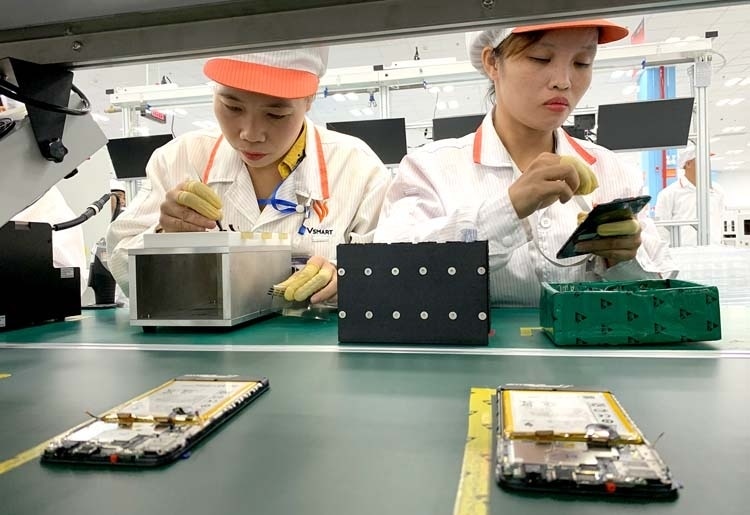 Quốc gia nào đứng đầu xuất khẩu điện thoại và linh kiện vào Việt Nam?
