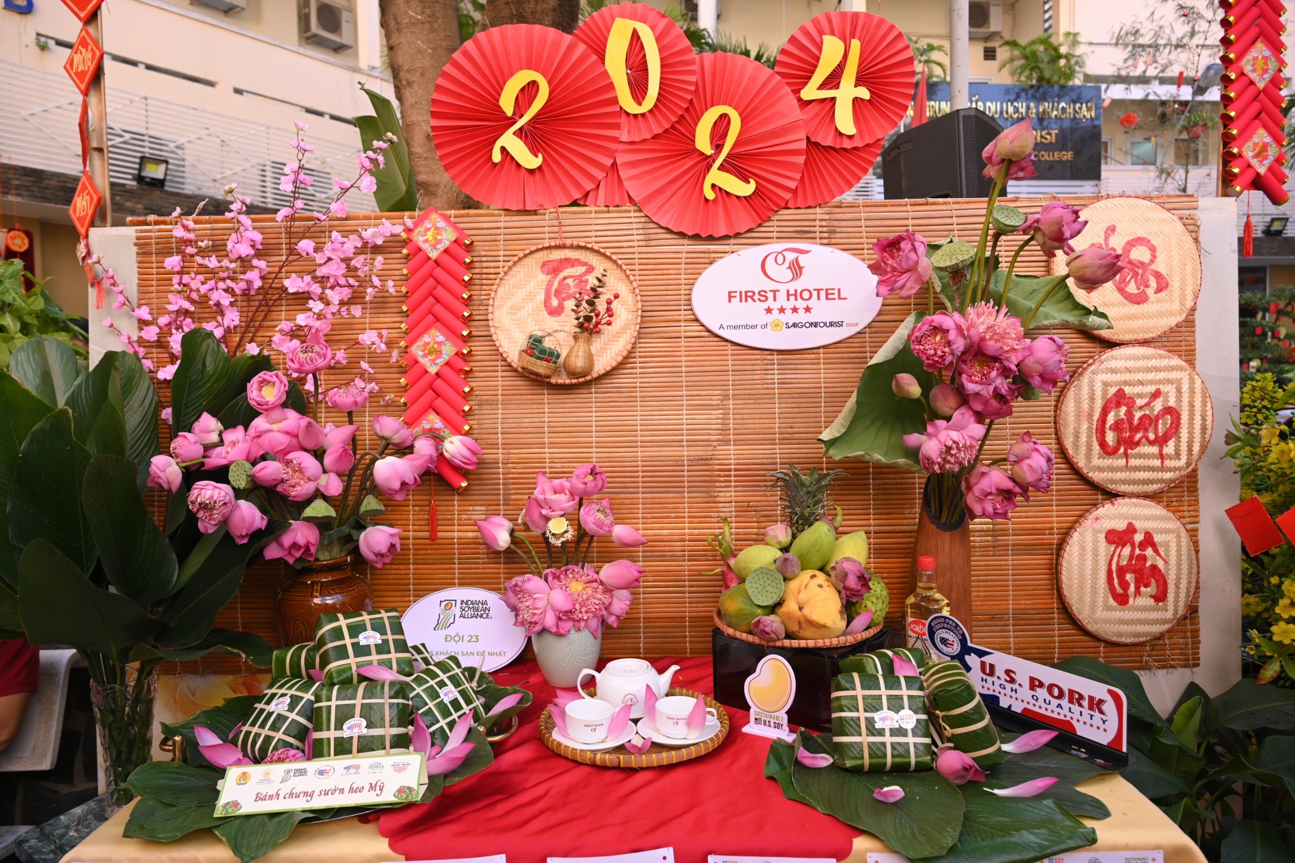 Gói bánh chưng - Trao yêu thương mừng xuân Giáp Thìn 2024- Ảnh 3. Gói bánh chưng - Trao yêu thương mừng xuân Giáp Thìn 2024- Ảnh 3.