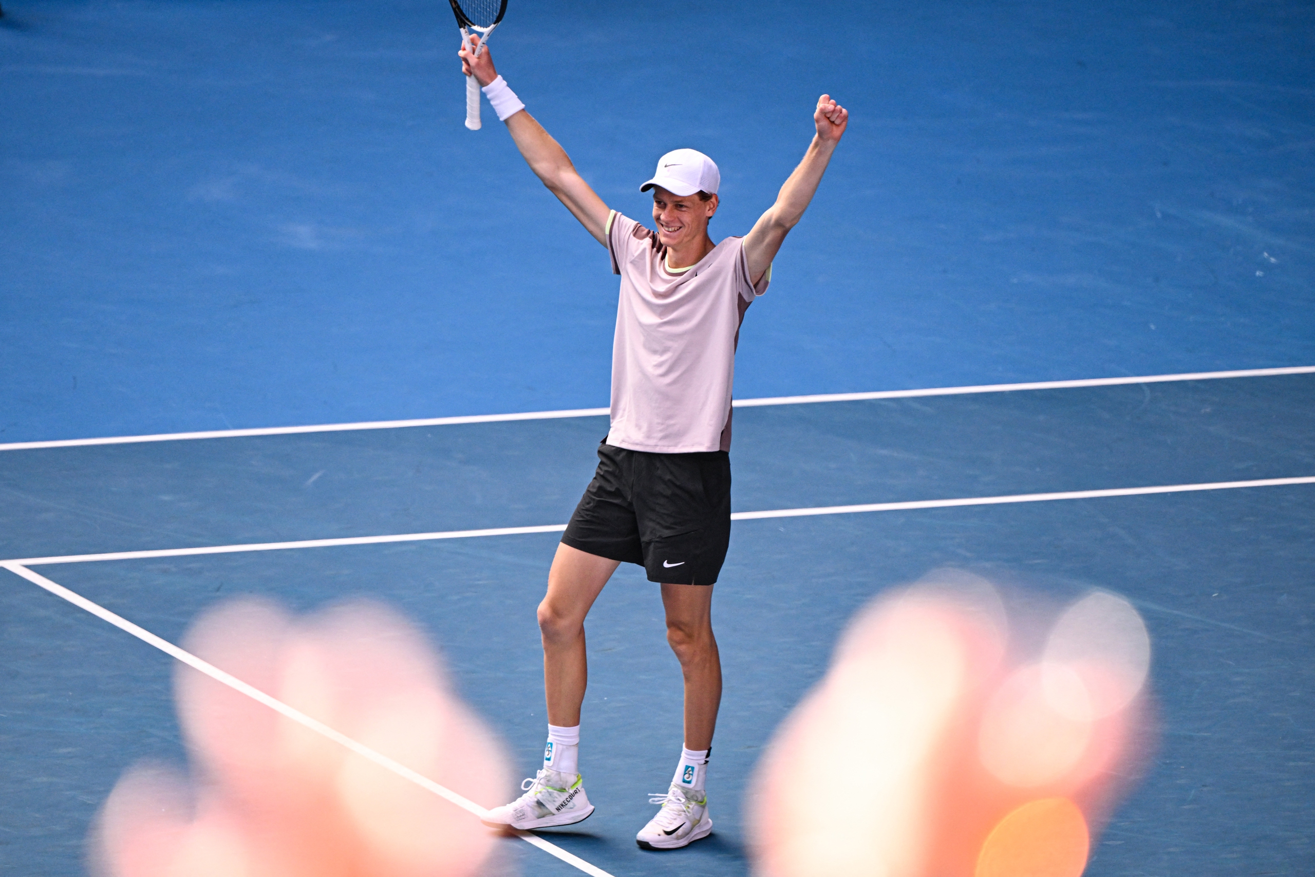 Djokovic bất ngờ dừng bước ở bán kết giải Úc mở rộng- Ảnh 2. Djokovic bất ngờ dừng bước ở bán kết giải Úc mở rộng- Ảnh 2.