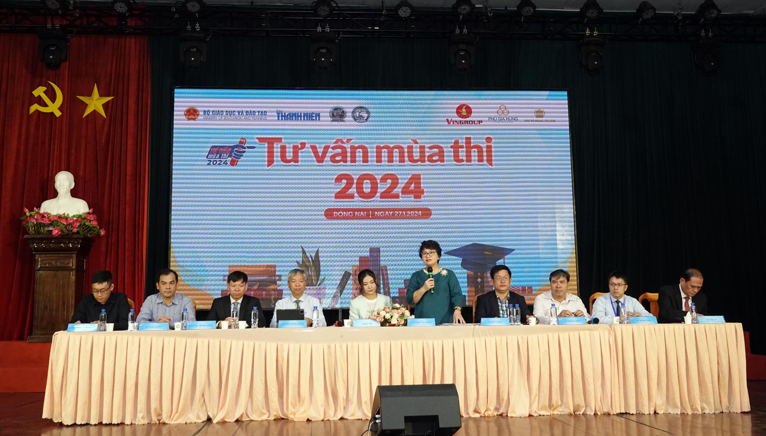 Khai mạc Tư vấn mùa thi 2024: Làm sao để trúng tuyển đúng nguyện vọng yêu thích?- Ảnh 4. Khai mạc Tư vấn mùa thi 2024: Làm sao để trúng tuyển đúng nguyện vọng yêu thích?- Ảnh 4.