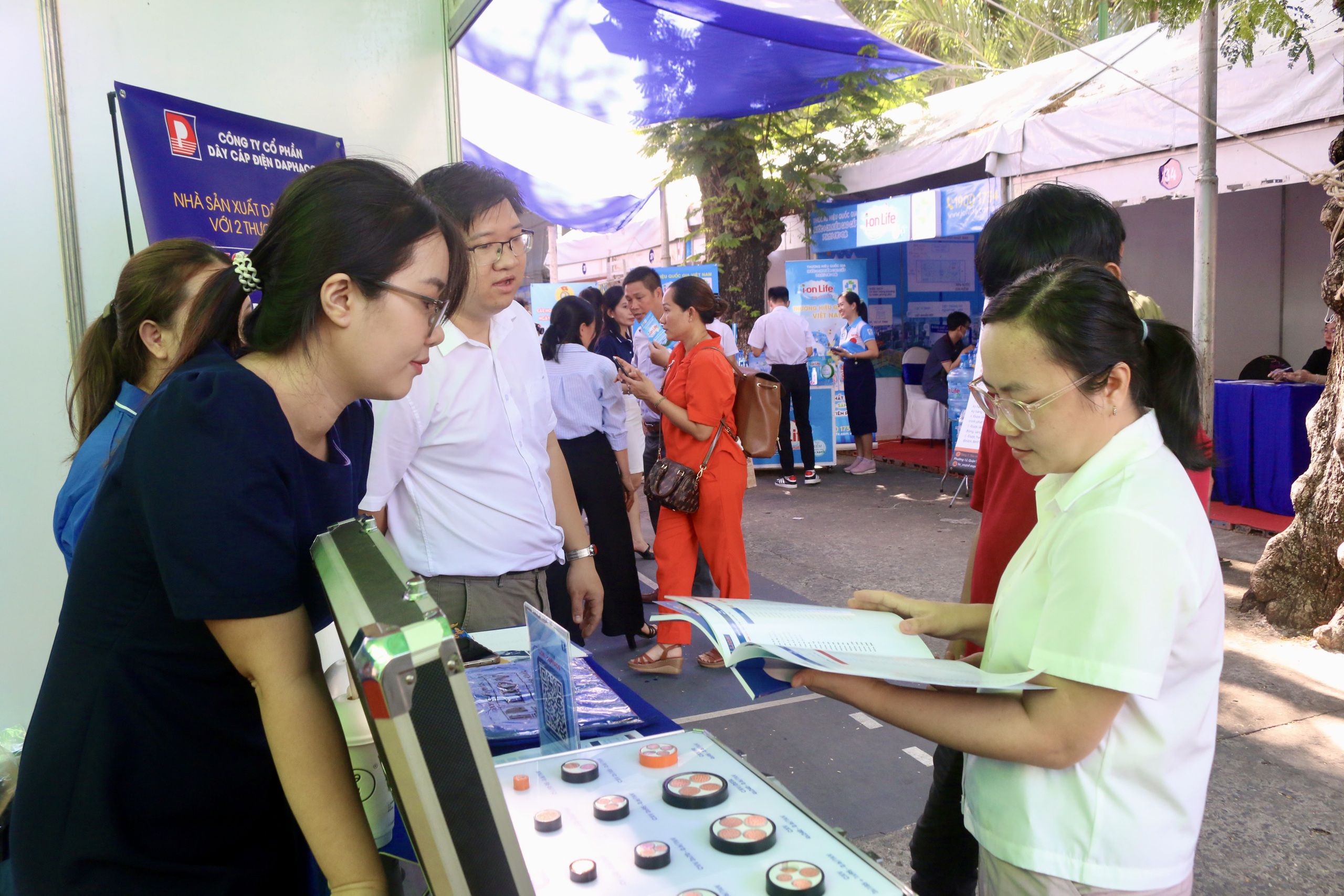 Bà Nguyễn Văn Hạnh Thục: Đổi mới sàn việc làm, giảm số lượng để nâng chất lượng- Ảnh 5. Bà Nguyễn Văn Hạnh Thục: Đổi mới sàn việc làm, giảm số lượng để nâng chất lượng- Ảnh 5.