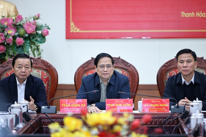 Thủ tướng Phạm Minh Chính và Phó thủ tướng Trần Hồng Hà dự hội nghị với 9 địa phương thúc đẩy tiến độ dự án đường dây 500 kV mạch 3 đoạn Quảng Trạch (Quảng Bình) - Phố Nối (Hưng Yên), tại Thanh Hóa, ngày 28/1. Ảnh: VGP