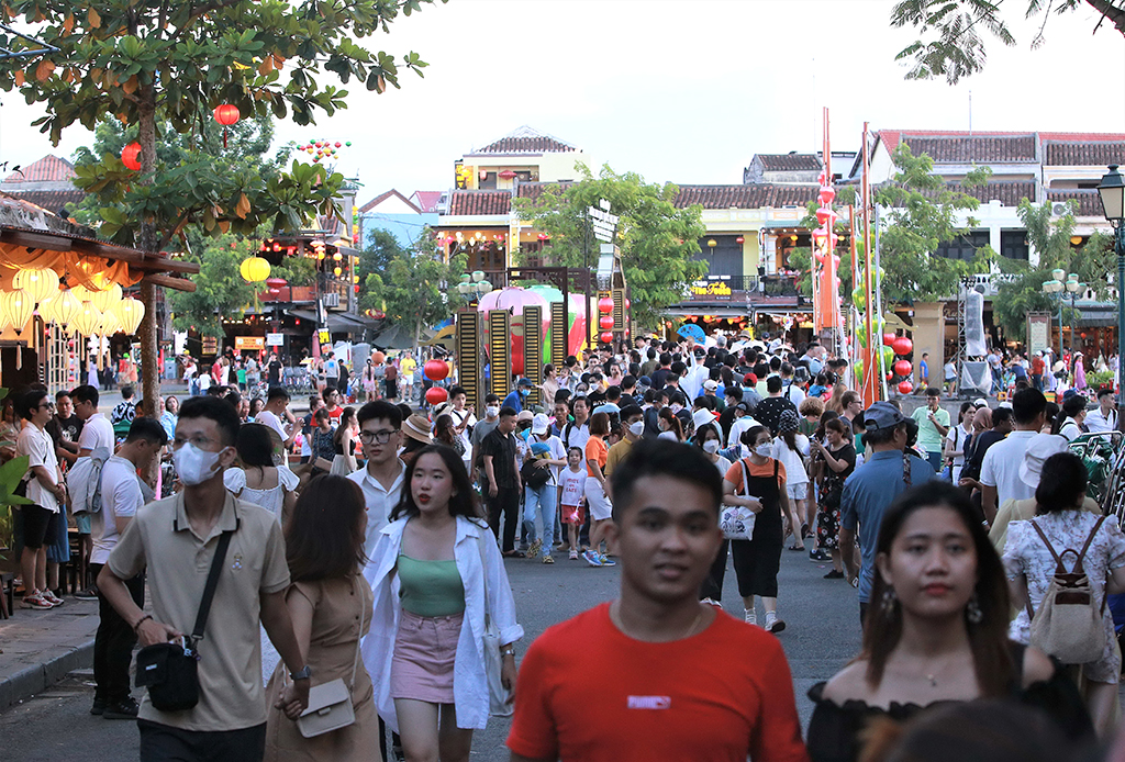 Du xuân 2024, chọn tour nội hay ngoại?- Ảnh 2. Du xuân 2024, chọn tour nội hay ngoại?- Ảnh 2.