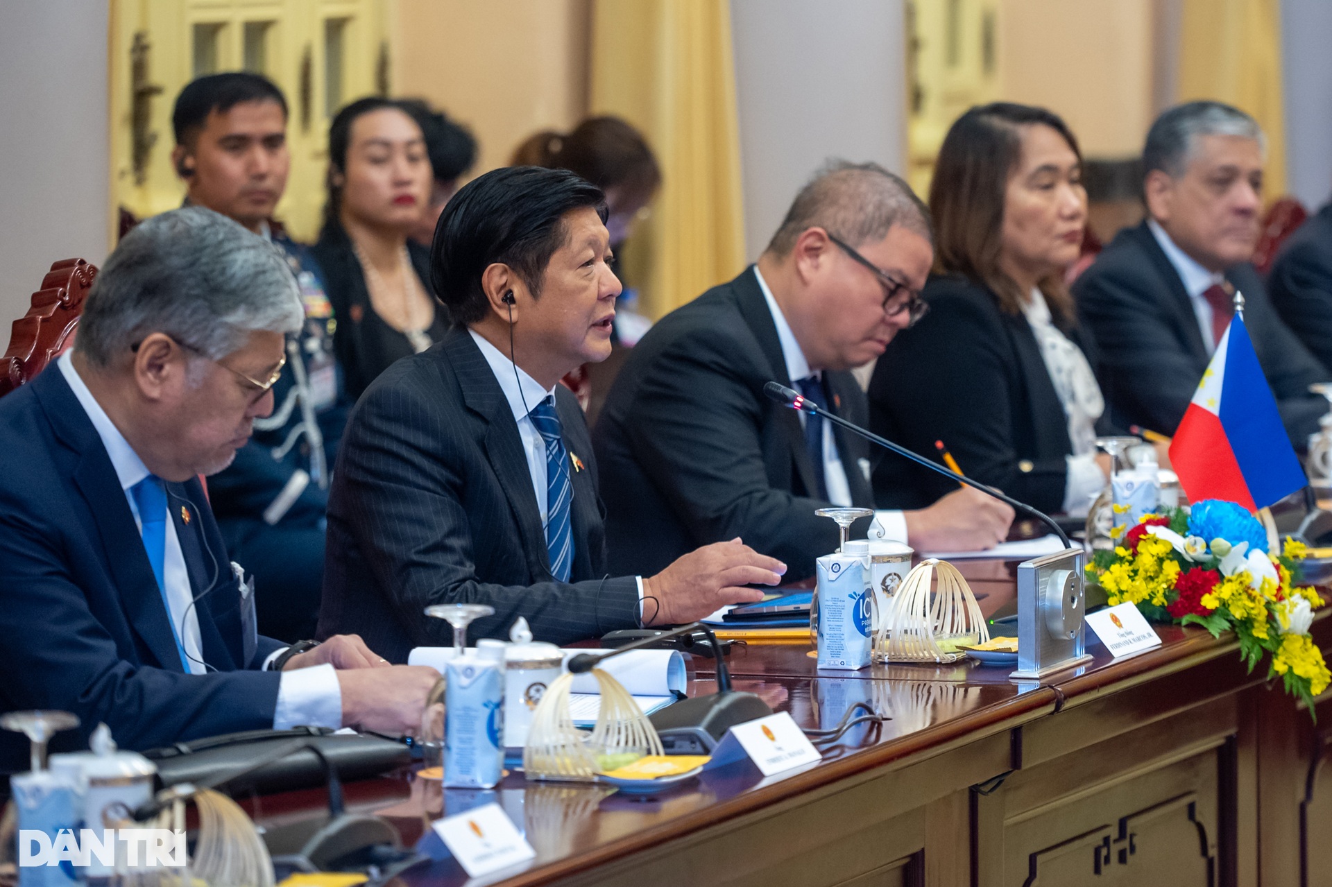 Việt Nam bắn 21 phát đại bác chào đón Tổng thống Philippines - 7 Việt Nam bắn 21 phát đại bác chào đón Tổng thống Philippines - 7