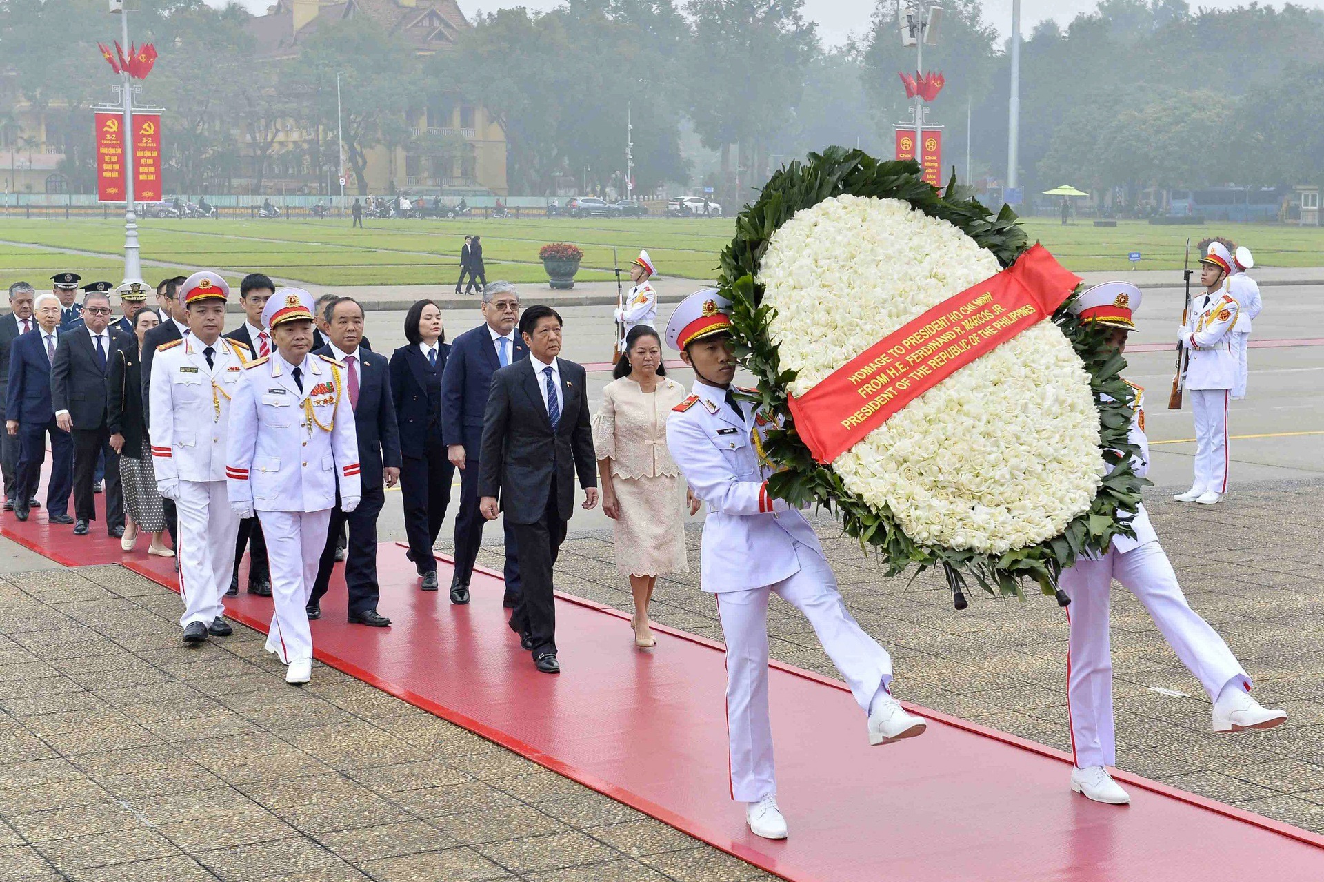 Việt Nam bắn 21 phát đại bác chào đón Tổng thống Philippines - 9 Việt Nam bắn 21 phát đại bác chào đón Tổng thống Philippines - 9