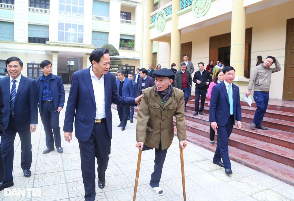 Nhớ kỷ niệm gian khó, Bộ trưởng mang theo nỗi niềm đau đáu về quê hương - 4 Nhớ kỷ niệm gian khó, Bộ trưởng mang theo nỗi niềm đau đáu về quê hương - 4