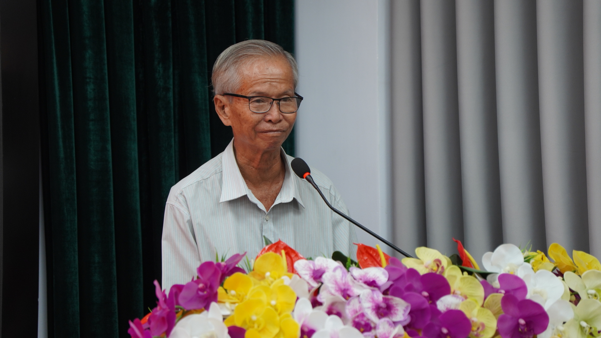 Sau hơn 27 năm, ông Nguyễn Văn Khẩn nhận lời xin lỗi từ Viện KSND TP.HCM- Ảnh 4. Sau hơn 27 năm, ông Nguyễn Văn Khẩn nhận lời xin lỗi từ Viện KSND TP.HCM- Ảnh 4.