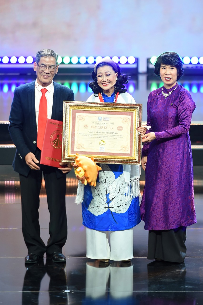 NSND Kim Cương, sân khấu là bến đỗ của cuộc đời- Ảnh 13. NSND Kim Cương, sân khấu là bến đỗ của cuộc đời- Ảnh 13.