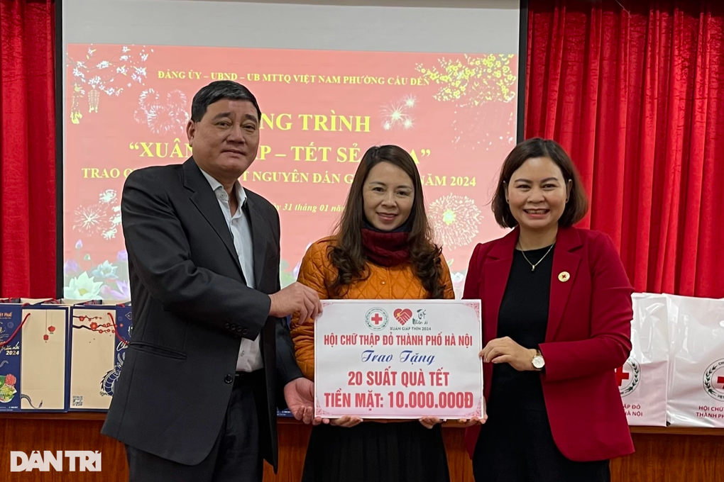 Báo Dân trí tặng 40 suất quà tới các hoàn cảnh khó khăn Tết Giáp Thìn - 2 Báo Dân trí tặng 40 suất quà tới các hoàn cảnh khó khăn Tết Giáp Thìn - 2