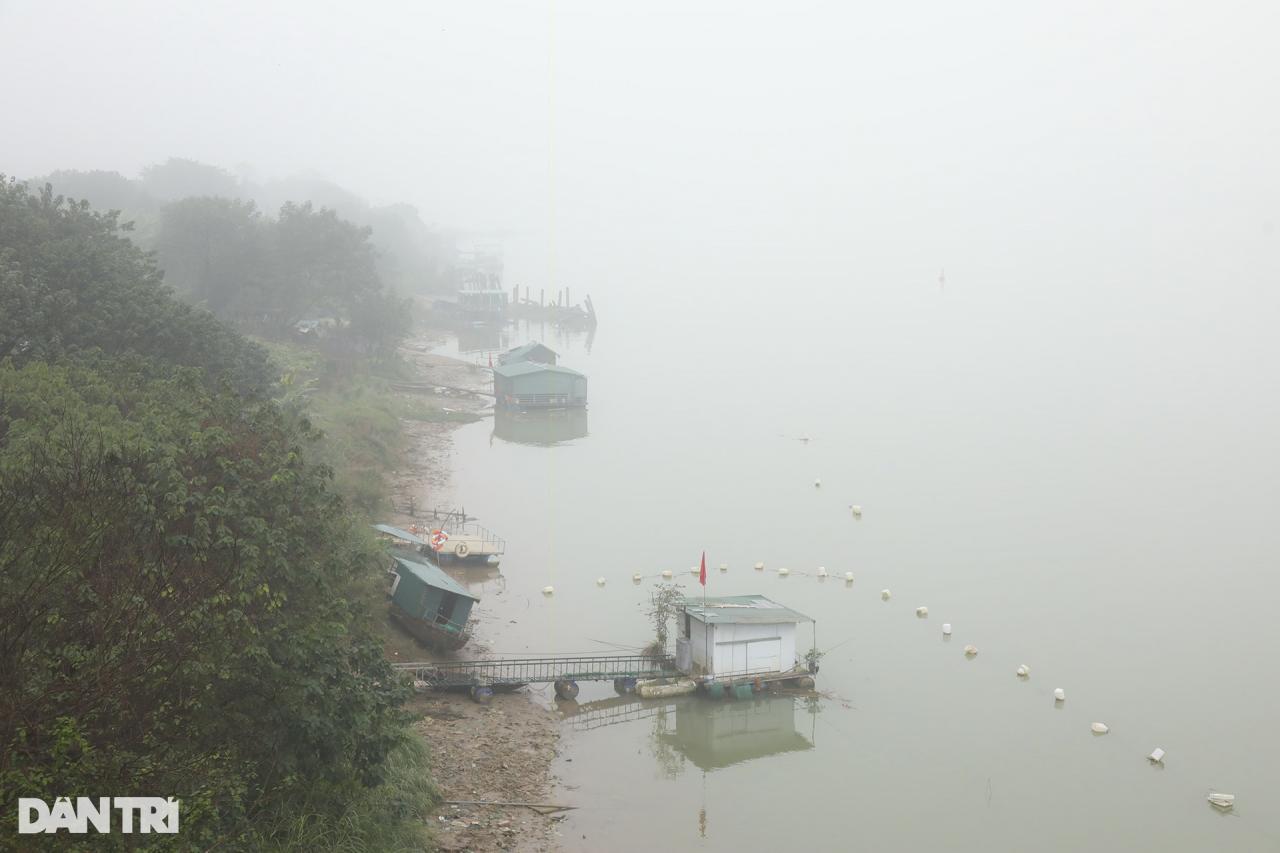 Sương mù trắng xóa bao phủ sông Hồng, hồ Tây, hồ Gươm - 3