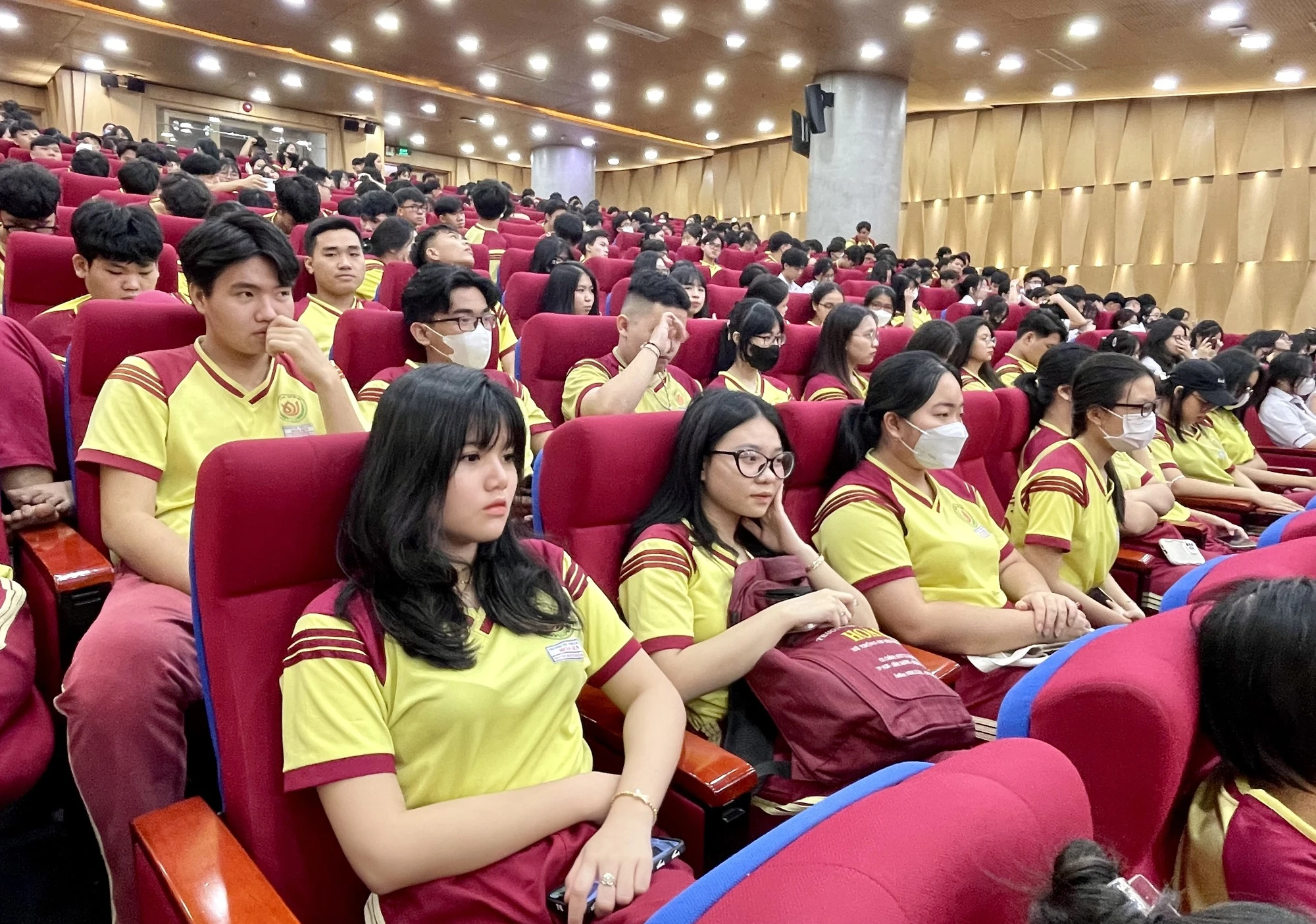 500 doanh nghiệp cùng trường ĐH tặng học bổng cho 100% tân sinh viên- Ảnh 1. 500 doanh nghiệp cùng trường ĐH tặng học bổng cho 100% tân sinh viên- Ảnh 1.