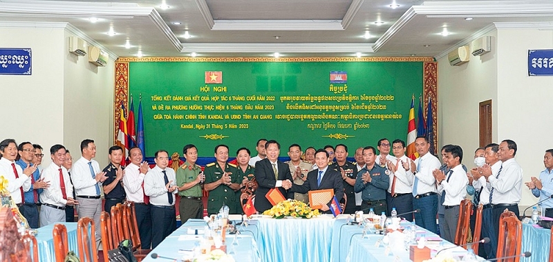 ខេត្តអានយ៉ាង និងកណ្តាល (ព្រះរាជាណាចក្រកម្ពុជា) សង្ខេប និងវាយតម្លៃលទ្ធផលឆ្នាំ ២០២២ និងទិសដៅបេសកកម្មឆ្នាំ ២០២៣។ រូបថត៖ ទ្រុងហឺ