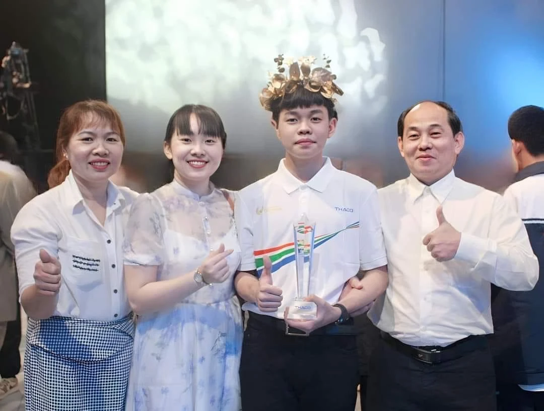 Nam sinh đem Đường lên đỉnh Olympia về Phú Yên: Bài học từ thần tượng Messi- Ảnh 1. Nam sinh đem Đường lên đỉnh Olympia về Phú Yên: Bài học từ thần tượng Messi- Ảnh 1.
