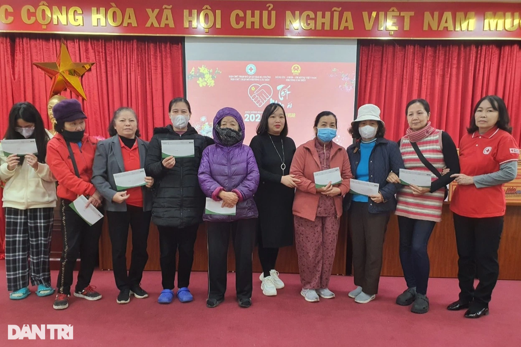 Báo Dân trí tặng 40 suất quà tới các hoàn cảnh khó khăn Tết Giáp Thìn - 1 Báo Dân trí tặng 40 suất quà tới các hoàn cảnh khó khăn Tết Giáp Thìn - 1