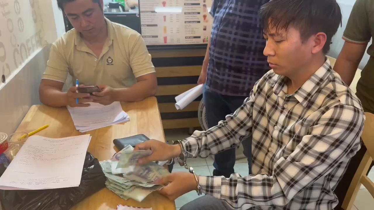 bat cong tac vien mot to bao tai tp hcm de dieu tra ve hanh vi cuong doat tai san hinh 1