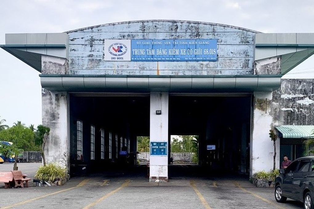 Bắt giám đốc trung tâm đăng kiểm Kiên Giang vì nhận hối lộ - 1 Bắt giám đốc trung tâm đăng kiểm Kiên Giang vì nhận hối lộ - 1