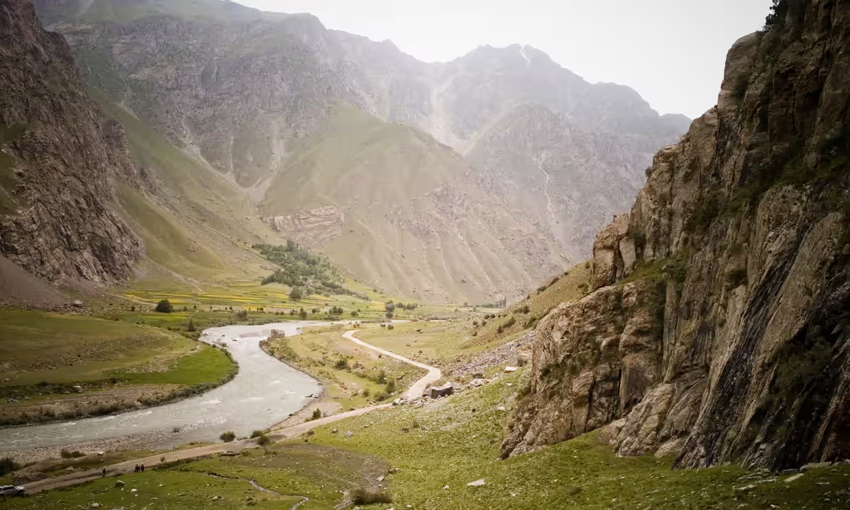 bon nguoi may man song sot trong vu may bay nga roi o afghanistan hinh 1