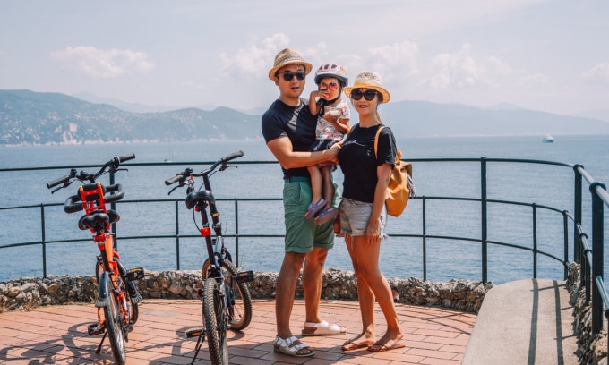 Vợ chồng anh Vinh cùng con gái ở Portofino, Italy