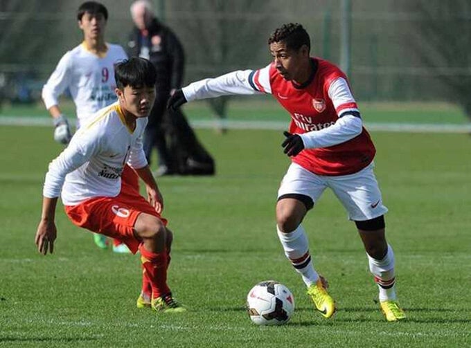 Xuân Trường, Công Phượng trong trận đấu giao hữu với đội trẻ Arsenal