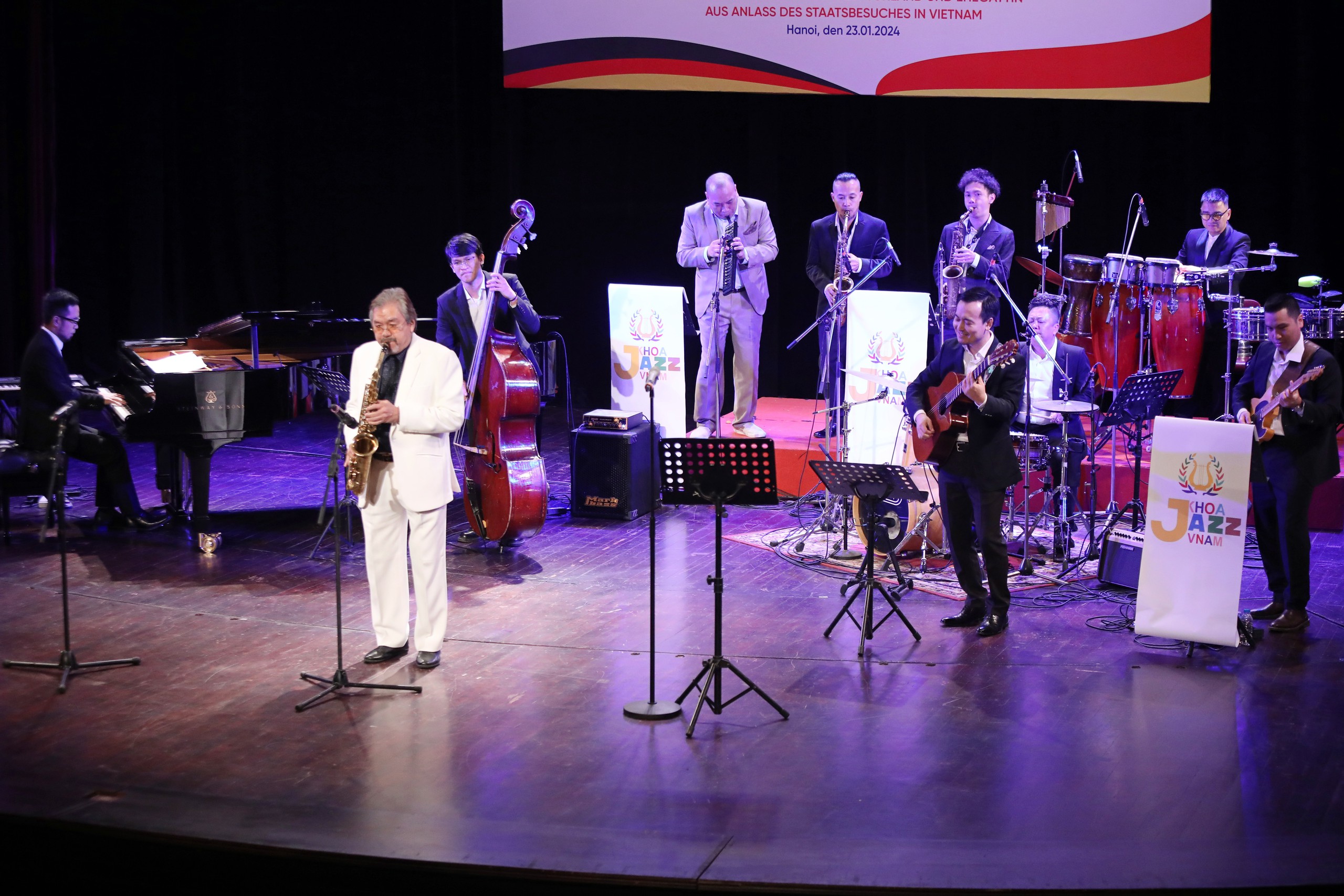 Chủ tịch nước Võ Văn Thưởng cùng Tổng thống Đức Frank-Walter Steinmeier thưởng thức nhạc Jazz- Ảnh 3. Chủ tịch nước Võ Văn Thưởng cùng Tổng thống Đức Frank-Walter Steinmeier thưởng thức nhạc Jazz- Ảnh 3.