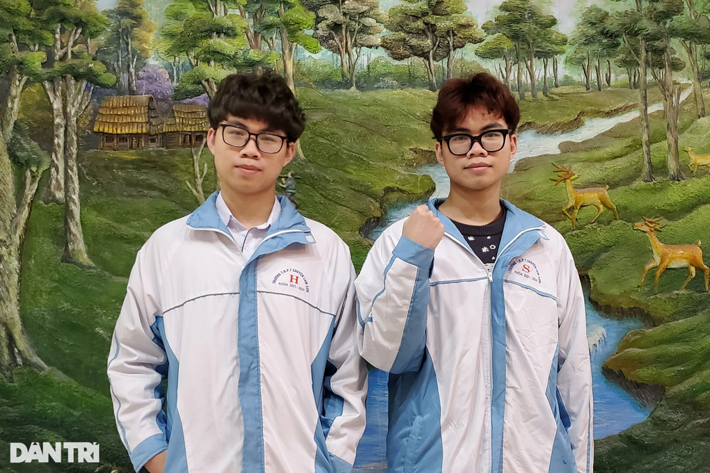 Chuyện về cặp song sinh cùng đạt giải Nhất học sinh giỏi quốc gia - 1 Chuyện về cặp song sinh cùng đạt giải Nhất học sinh giỏi quốc gia - 1