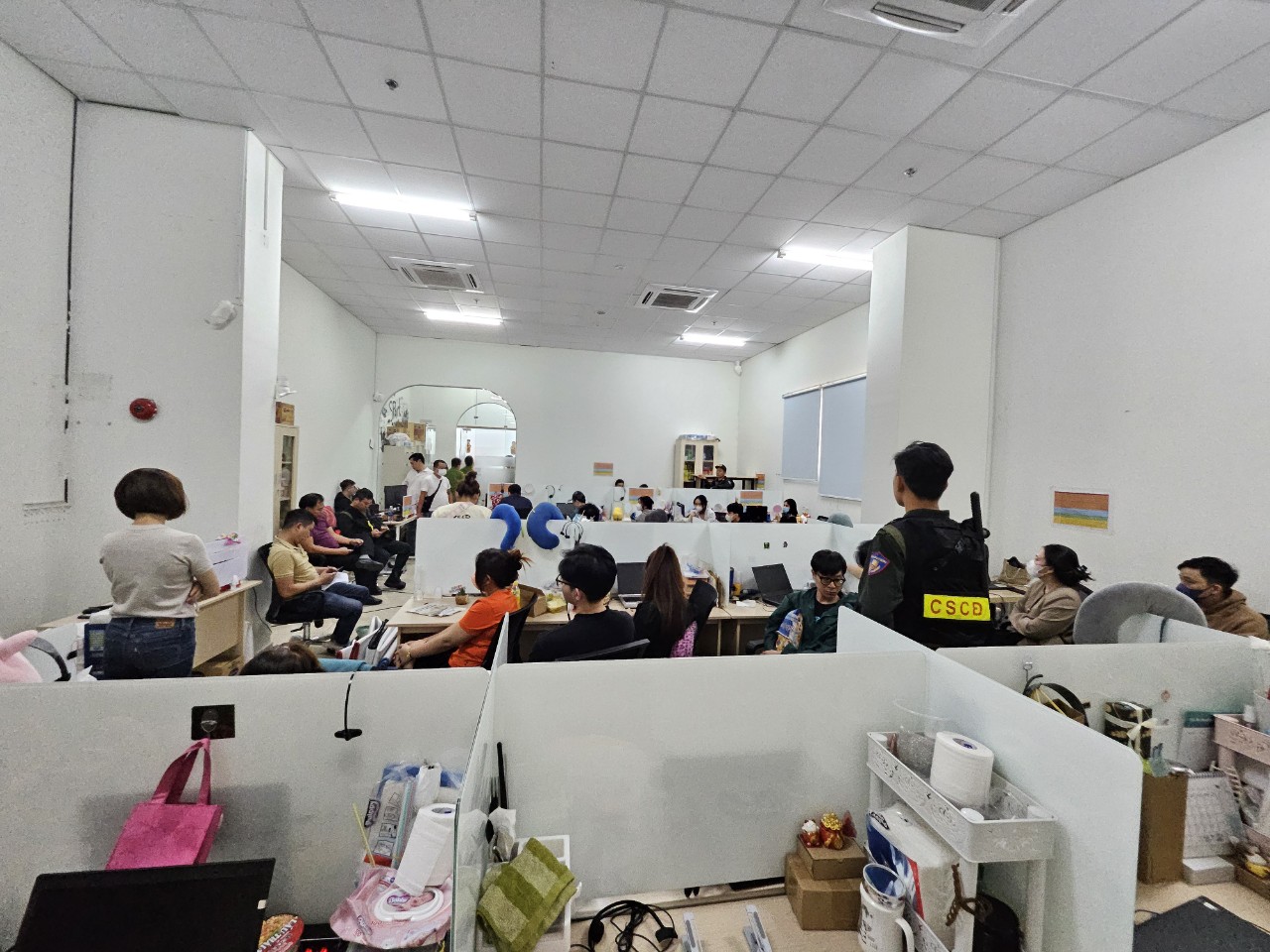 Công an TP.Đà Nẵng nhận thư khen vụ triệt xóa đường dây người nước ngoài cho vay nặng lãi- Ảnh 1. Công an TP.Đà Nẵng nhận thư khen vụ triệt xóa đường dây người nước ngoài cho vay nặng lãi- Ảnh 1.