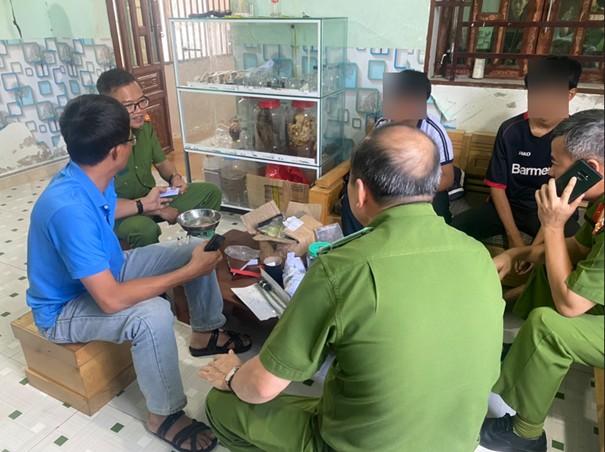 Công an kịp thời phát hiện, ngăn chặn 4 học sinh chế tạo pháo nổ- Ảnh 1. Công an kịp thời phát hiện, ngăn chặn 4 học sinh chế tạo pháo nổ- Ảnh 1.
