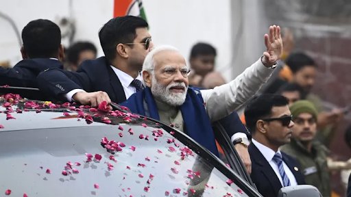 Thủ tướng Ấn Độ Narendra Modi trong cuộc diễu hành trên đường Rampath tại Ayodhya, Uttar Pradesh, Ấn Độ vào ngày 30/12/2023. (Nguồn: Hindustan Times)