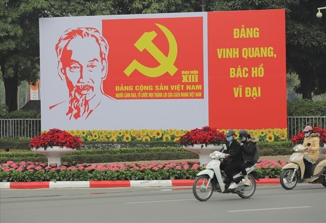 Nhân dân hết lòng ủng hộ, Đảng ta nhất định chèo lái cách mạng Việt Nam cập bến bờ vinh quang
