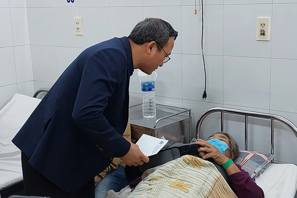 Điều tra nguyên nhân vụ xe khách lao xuống vực ở Đà Nẵng - 3 Điều tra nguyên nhân vụ xe khách lao xuống vực ở Đà Nẵng - 3