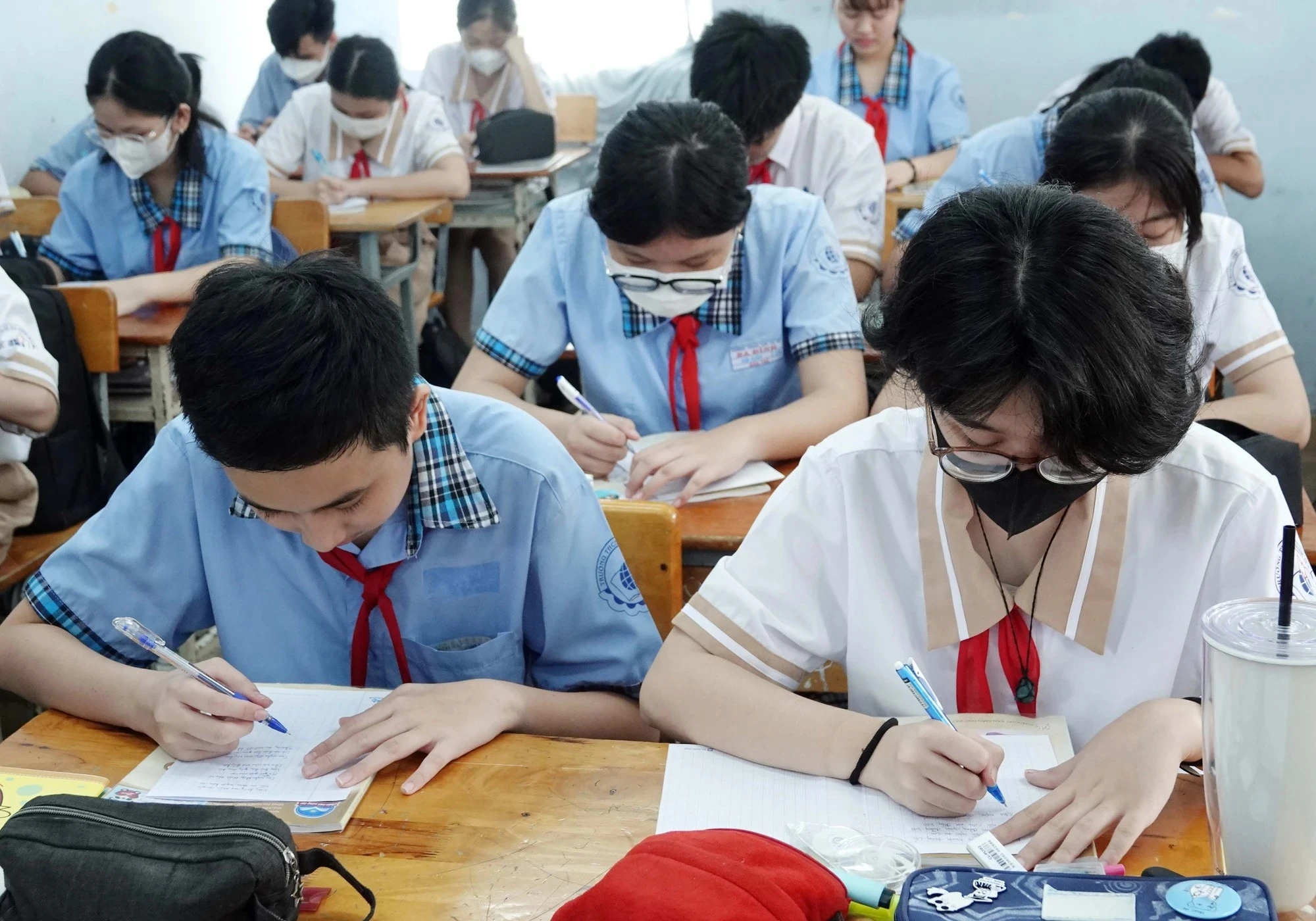 Đừng để nước mắt học sinh rơi trong giây phút trả bài kiểm tra!- Ảnh 1. Đừng để nước mắt học sinh rơi trong giây phút trả bài kiểm tra!- Ảnh 1.