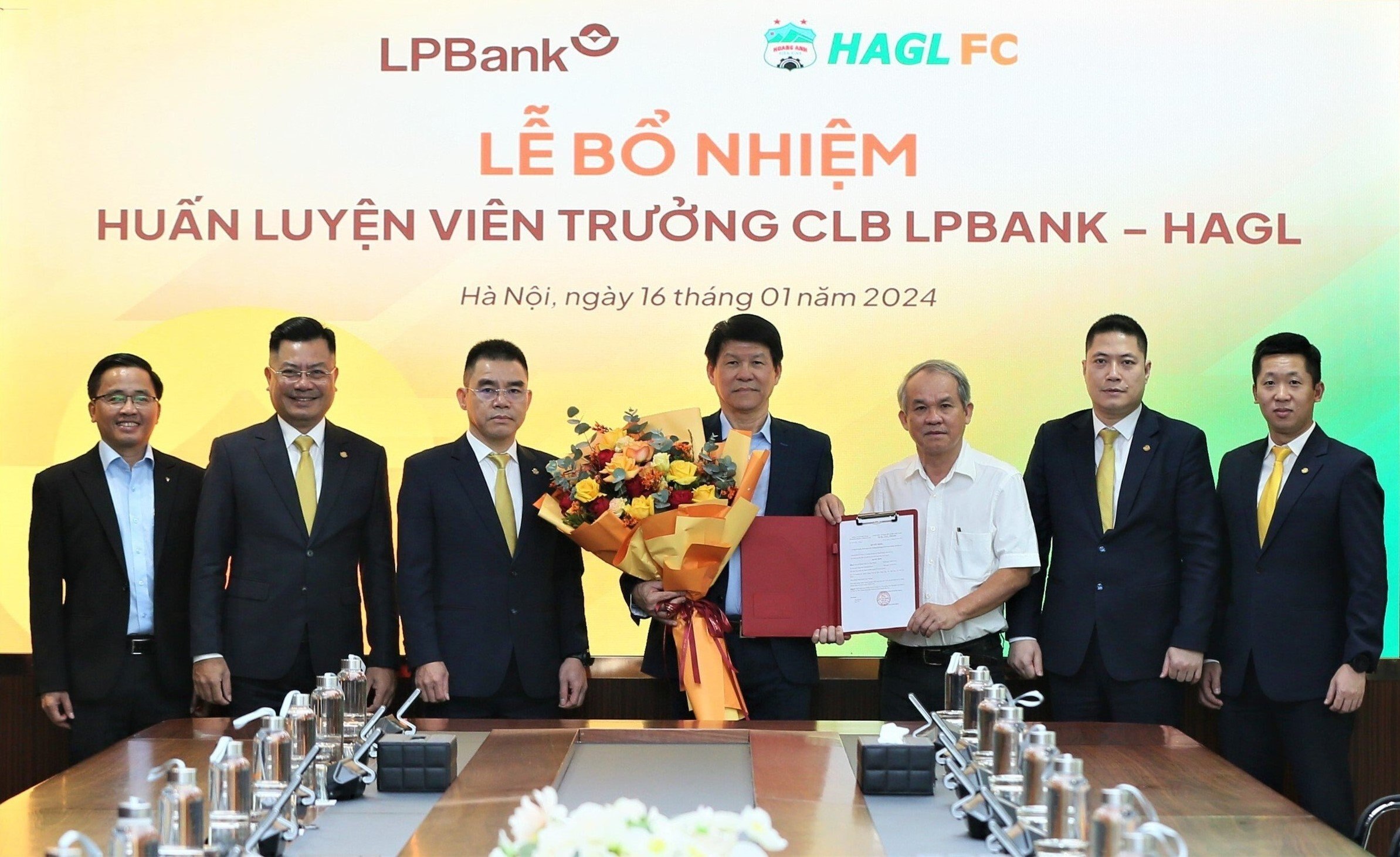 Ông Vũ Tiến Thành trở thành tân HLV trưởng CLB Bóng đá LPBank Hoàng Anh Gia Lai- Ảnh 1.