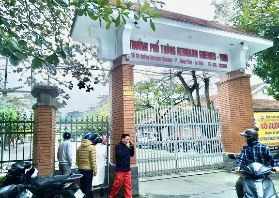 Hội chẩn từ xa cấp cứu học sinh chấn thương do sập trần lớp học- Ảnh 1. Hội chẩn từ xa cấp cứu học sinh chấn thương do sập trần lớp học- Ảnh 1.