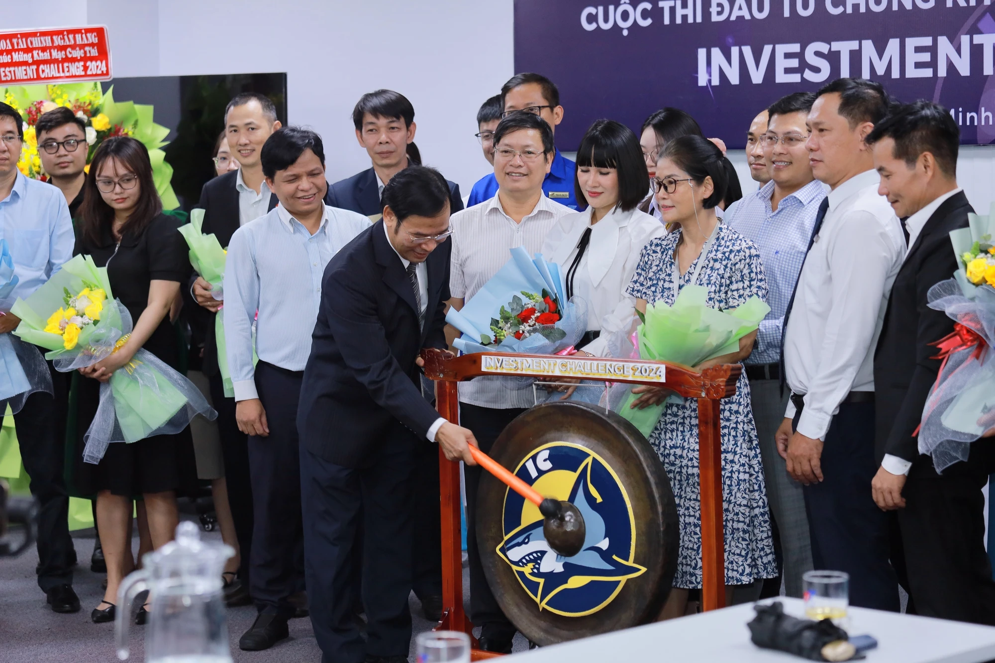 Hơn 2.000 sinh viên ĐH, CĐ thi đầu tư chứng khoán bằng tiền thật- Ảnh 1. Hơn 2.000 sinh viên ĐH, CĐ thi đầu tư chứng khoán bằng tiền thật- Ảnh 1.