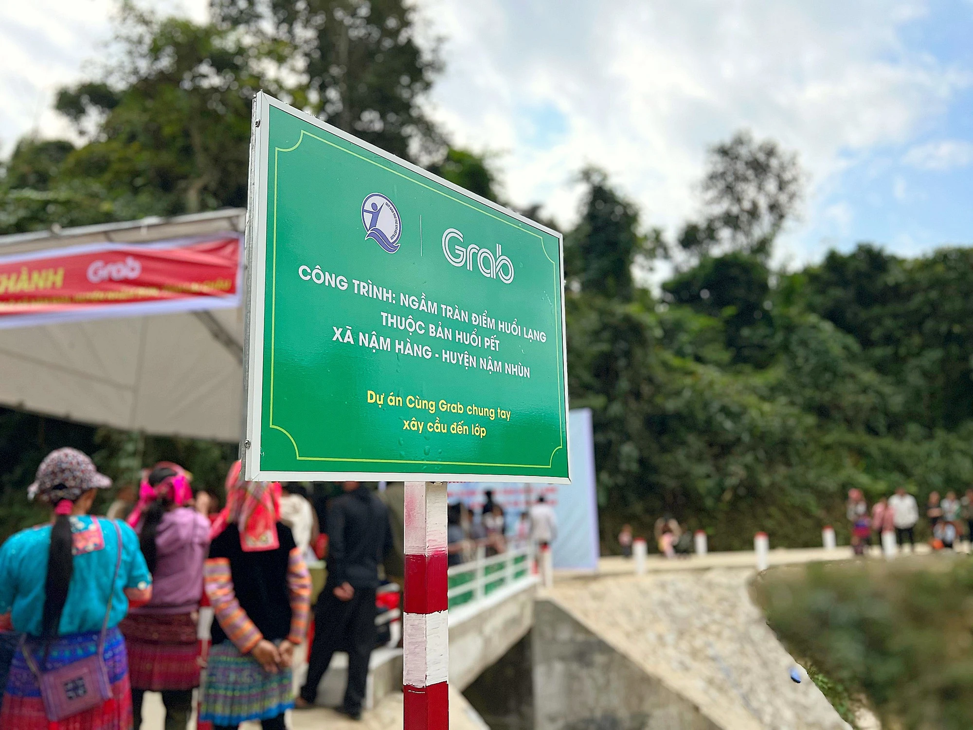 Khánh thành hai công trình tại Lai Châu trong dự án 'xây cầu đến lớp' của Grab- Ảnh 1. Khánh thành hai công trình tại Lai Châu trong dự án 'xây cầu đến lớp' của Grab- Ảnh 1.