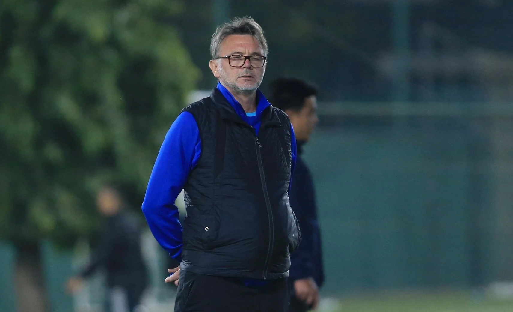 Khi HLV Troussier đặt ván cược cho tương lai- Ảnh 1. Khi HLV Troussier đặt ván cược cho tương lai- Ảnh 1.