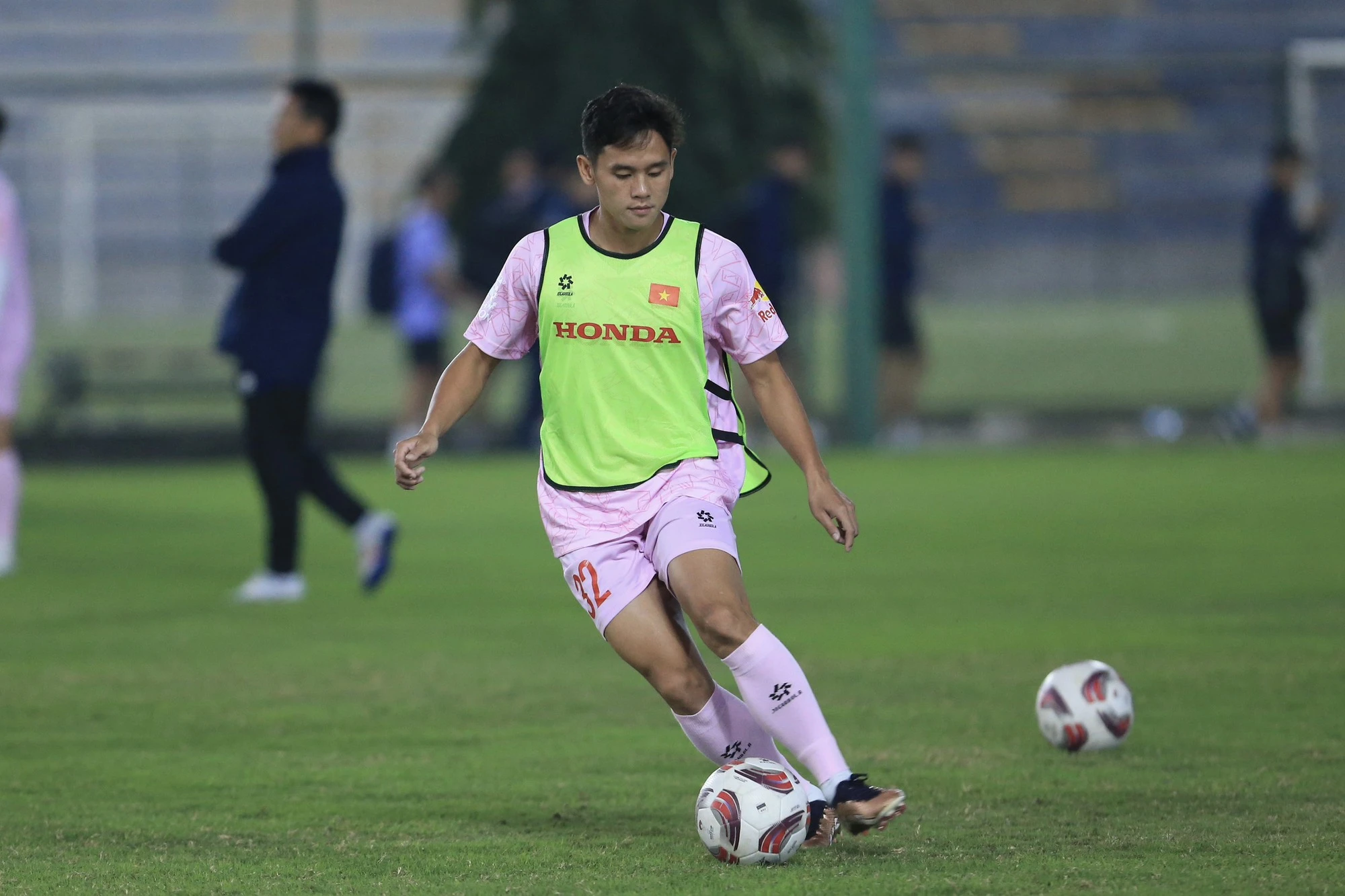 Khi HLV Troussier đặt ván cược cho tương lai- Ảnh 2. Khi HLV Troussier đặt ván cược cho tương lai- Ảnh 2.
