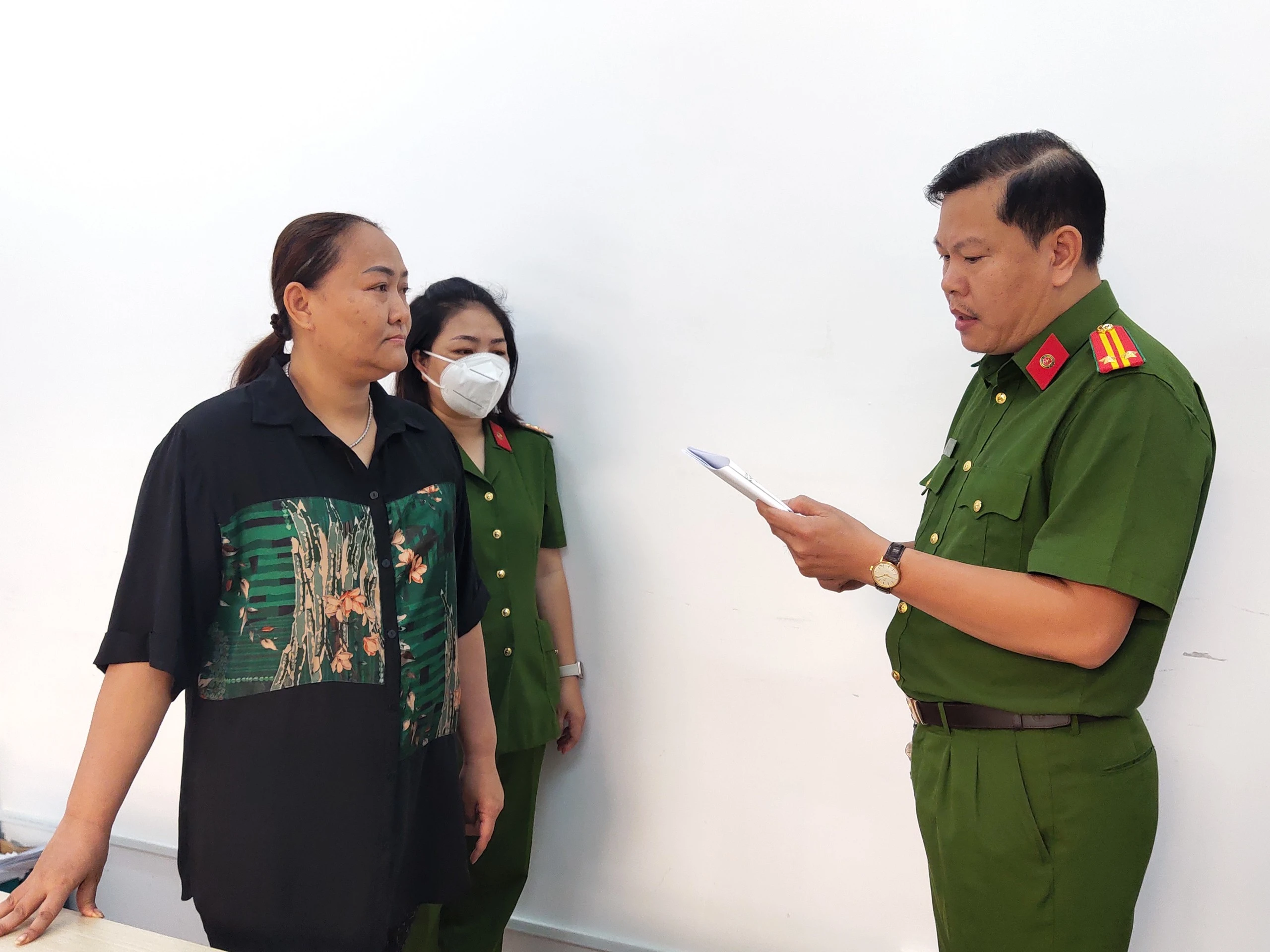 Khởi tố bà 'trùm' đường dây khai thác cát trái phép- Ảnh 1. Khởi tố bà 'trùm' đường dây khai thác cát trái phép- Ảnh 1.