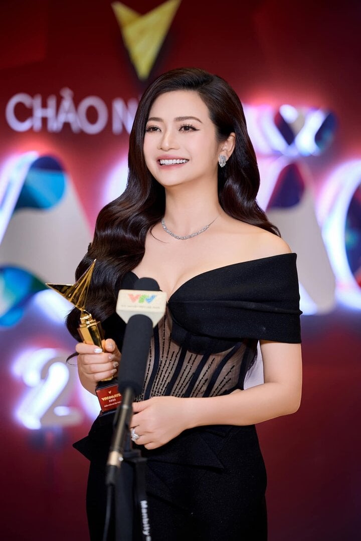 Kiều Anh giành giải Diễn viên nữ ấn tượng.