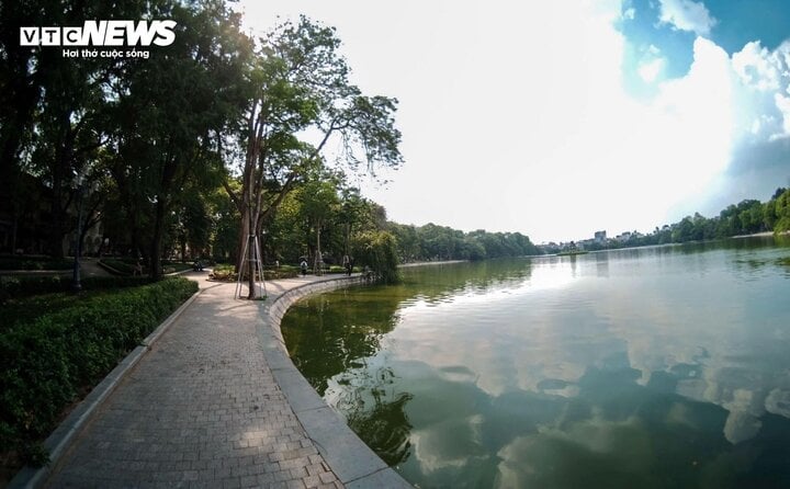 Phố đi bộ Hồ Gươm, điểm tham quan được nhiều du khách lựa chọn khi đến Hà Nội. (Ảnh: Long Minh)