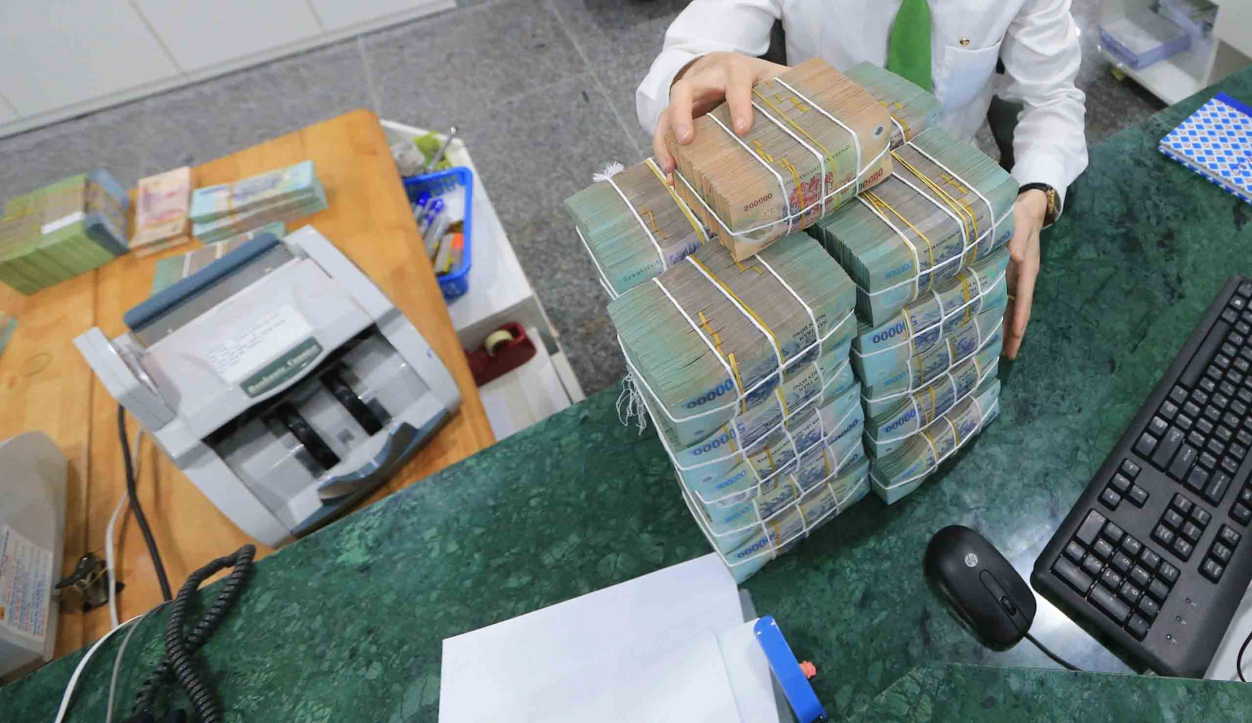 Lãi tiết kiệm xuống thấp nhất lịch sử- Ảnh 1. Lãi tiết kiệm xuống thấp nhất lịch sử- Ảnh 1.