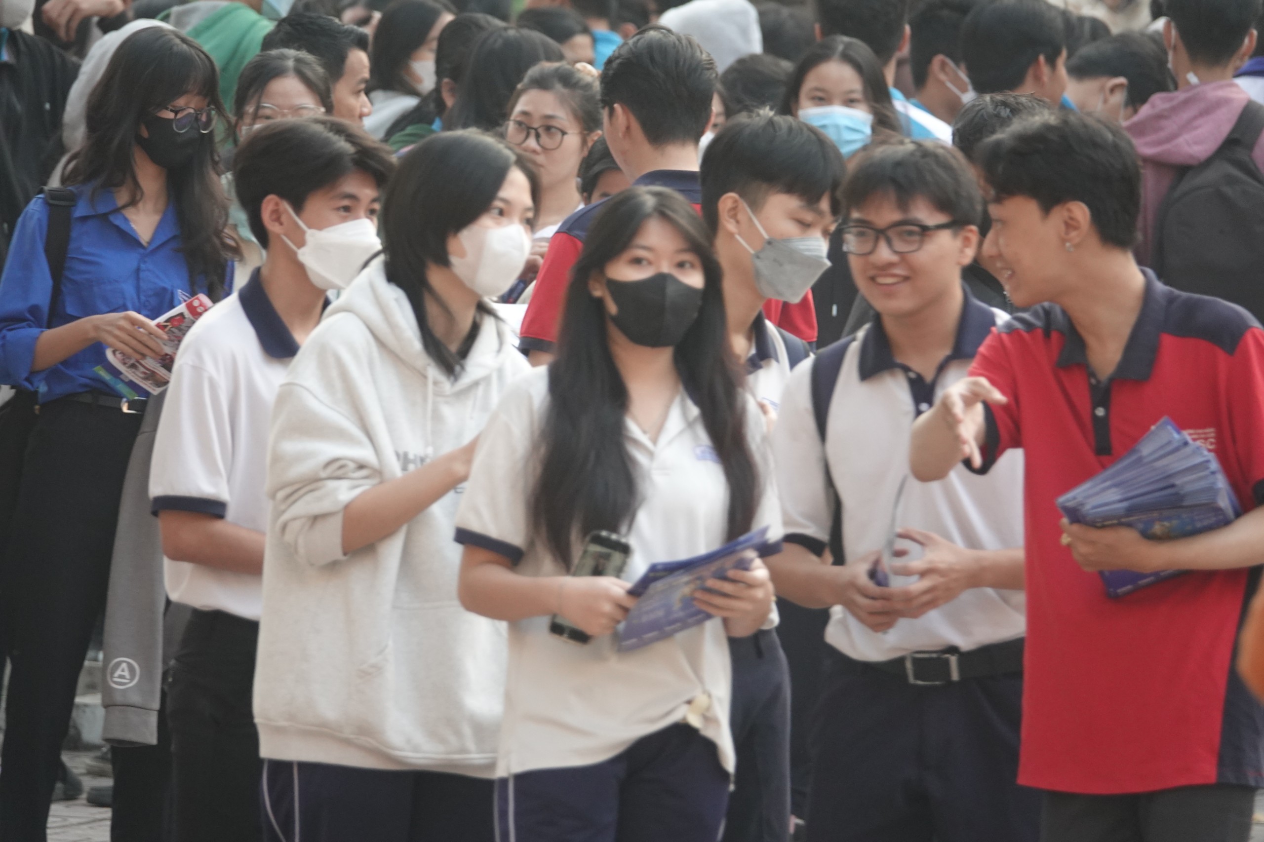 Khai mạc Tư vấn mùa thi 2024: Làm sao để trúng tuyển đúng nguyện vọng yêu thích?- Ảnh 1. Khai mạc Tư vấn mùa thi 2024: Làm sao để trúng tuyển đúng nguyện vọng yêu thích?- Ảnh 1.